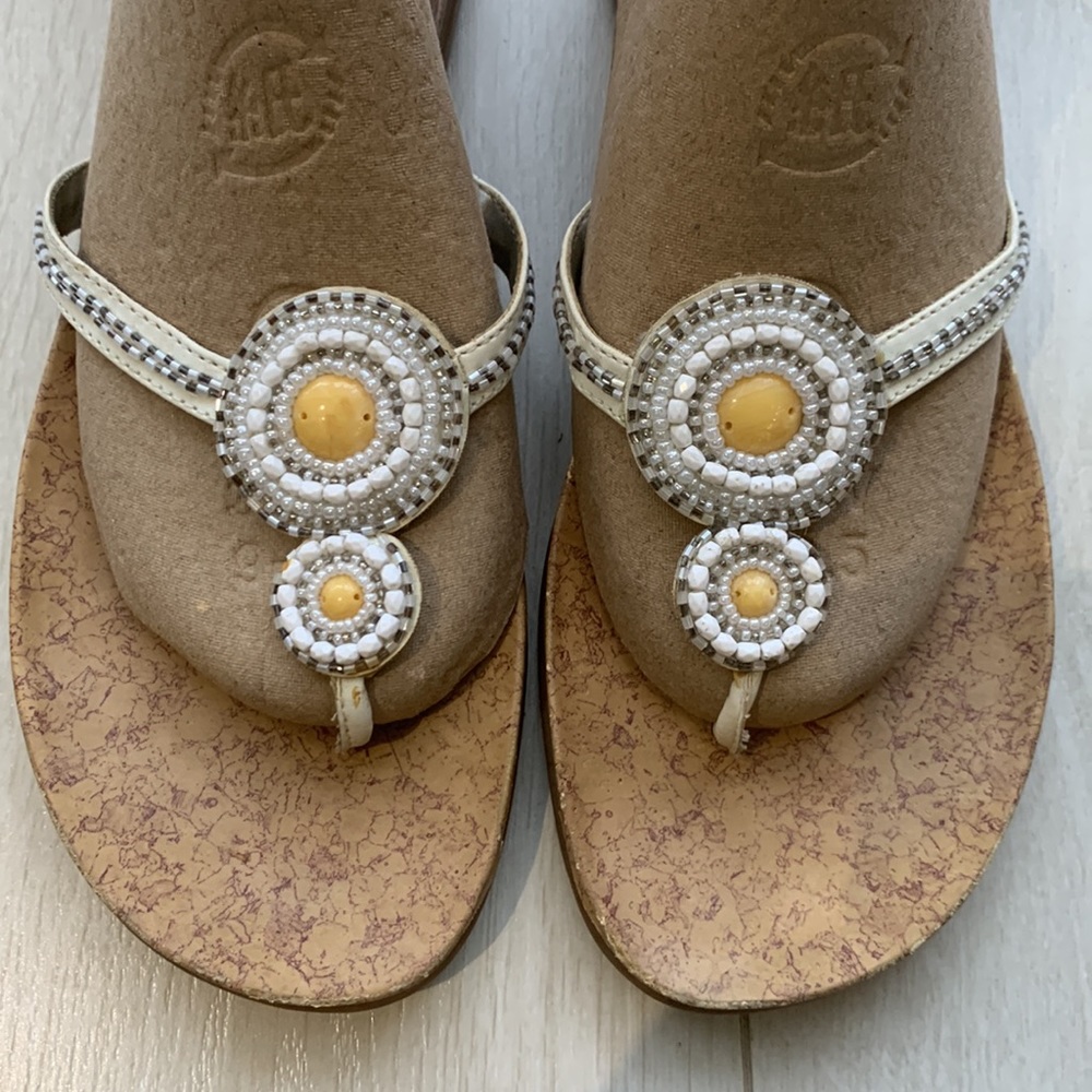 Kenneth Cole Reaction White Beaded Sandals 9.5